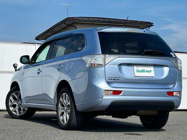 三菱 アウトランダー ＰＨＥＶ G セーフティパッケージ 岩手県 2014(平26)年 17.1万km テクニカルシルバーメタリック 4WD/eアシスト/　　・衝突被害軽減ブレーキシステム/　　・車線逸脱警報システム/　　・レーダークルーズコントロールシステム/　　・誤発進抑制機能/純正メモリナビ/　　CD/DVD/フルセグTV/バックカメラ/HIDヘッドライト/フォグランプ/シートヒーター/純正18インチアルミホイール/ステアリングスイッチ/パドルシフト/スマートキー/ETC