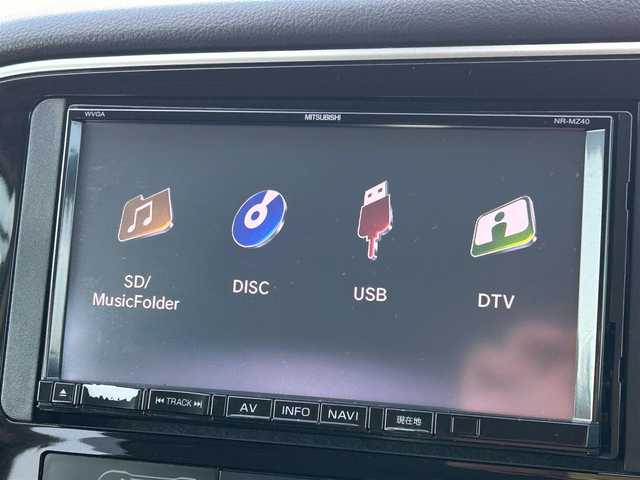 三菱 アウトランダー ＰＨＥＶ G セーフティパッケージ 岩手県 2014(平26)年 17.1万km テクニカルシルバーメタリック 4WD/eアシスト/　　・衝突被害軽減ブレーキシステム/　　・車線逸脱警報システム/　　・レーダークルーズコントロールシステム/　　・誤発進抑制機能/純正メモリナビ/　　CD/DVD/フルセグTV/バックカメラ/HIDヘッドライト/フォグランプ/シートヒーター/純正18インチアルミホイール/ステアリングスイッチ/パドルシフト/スマートキー/ETC