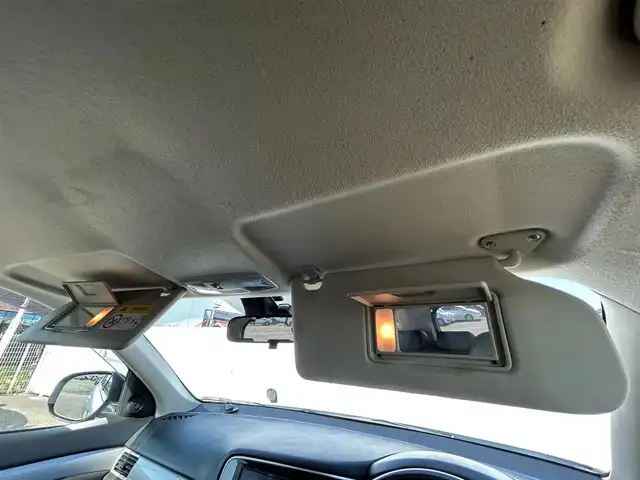 三菱 アウトランダー ＰＨＥＶ G セーフティパッケージ 岩手県 2014(平26)年 17.1万km テクニカルシルバーメタリック 4WD/eアシスト/　　・衝突被害軽減ブレーキシステム/　　・車線逸脱警報システム/　　・レーダークルーズコントロールシステム/　　・誤発進抑制機能/純正メモリナビ/　　CD/DVD/フルセグTV/バックカメラ/HIDヘッドライト/フォグランプ/シートヒーター/純正18インチアルミホイール/ステアリングスイッチ/パドルシフト/スマートキー/ETC