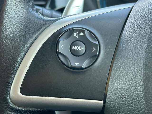 三菱 アウトランダー ＰＨＥＶ G セーフティパッケージ 岩手県 2014(平26)年 17.1万km テクニカルシルバーメタリック 4WD/eアシスト/　　・衝突被害軽減ブレーキシステム/　　・車線逸脱警報システム/　　・レーダークルーズコントロールシステム/　　・誤発進抑制機能/純正メモリナビ/　　CD/DVD/フルセグTV/バックカメラ/HIDヘッドライト/フォグランプ/シートヒーター/純正18インチアルミホイール/ステアリングスイッチ/パドルシフト/スマートキー/ETC