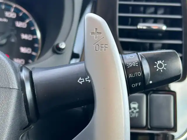 三菱 アウトランダー ＰＨＥＶ G セーフティパッケージ 岩手県 2014(平26)年 17.1万km テクニカルシルバーメタリック 4WD/eアシスト/　　・衝突被害軽減ブレーキシステム/　　・車線逸脱警報システム/　　・レーダークルーズコントロールシステム/　　・誤発進抑制機能/純正メモリナビ/　　CD/DVD/フルセグTV/バックカメラ/HIDヘッドライト/フォグランプ/シートヒーター/純正18インチアルミホイール/ステアリングスイッチ/パドルシフト/スマートキー/ETC