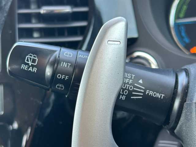 三菱 アウトランダー ＰＨＥＶ G セーフティパッケージ 岩手県 2014(平26)年 17.1万km テクニカルシルバーメタリック 4WD/eアシスト/　　・衝突被害軽減ブレーキシステム/　　・車線逸脱警報システム/　　・レーダークルーズコントロールシステム/　　・誤発進抑制機能/純正メモリナビ/　　CD/DVD/フルセグTV/バックカメラ/HIDヘッドライト/フォグランプ/シートヒーター/純正18インチアルミホイール/ステアリングスイッチ/パドルシフト/スマートキー/ETC