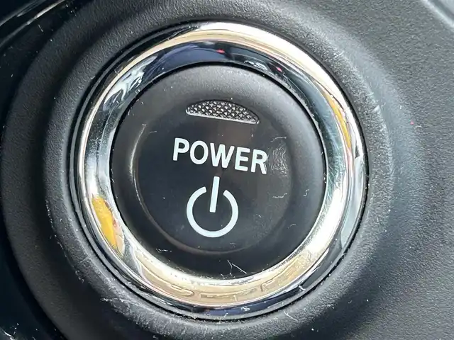 三菱 アウトランダー ＰＨＥＶ G セーフティパッケージ 岩手県 2014(平26)年 17.1万km テクニカルシルバーメタリック 4WD/eアシスト/　　・衝突被害軽減ブレーキシステム/　　・車線逸脱警報システム/　　・レーダークルーズコントロールシステム/　　・誤発進抑制機能/純正メモリナビ/　　CD/DVD/フルセグTV/バックカメラ/HIDヘッドライト/フォグランプ/シートヒーター/純正18インチアルミホイール/ステアリングスイッチ/パドルシフト/スマートキー/ETC