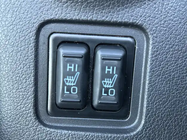 三菱 アウトランダー ＰＨＥＶ G セーフティパッケージ 岩手県 2014(平26)年 17.1万km テクニカルシルバーメタリック 4WD/eアシスト/　　・衝突被害軽減ブレーキシステム/　　・車線逸脱警報システム/　　・レーダークルーズコントロールシステム/　　・誤発進抑制機能/純正メモリナビ/　　CD/DVD/フルセグTV/バックカメラ/HIDヘッドライト/フォグランプ/シートヒーター/純正18インチアルミホイール/ステアリングスイッチ/パドルシフト/スマートキー/ETC