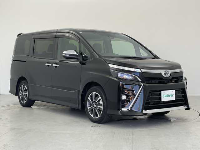 トヨタ ヴォクシー ZS 煌Ⅲ 愛知県 2021(令3)年 2万km イナズマスパーキングブラックガラスフレーク 純正９型ナビ/・Bluetooth/・CD/DVD/・フルセグテレビ/・USB接続/・SD音楽録音/バックカメラ/純正フリップダウンモニター/両側パワースライドドア/衝突軽減ブレーキ/レーンキープアシスト/オートマチックハイビーム/コーナーセンサー/クルーズコントロール/ハーフレザーシート/ビルトインＥＴＣ２．０