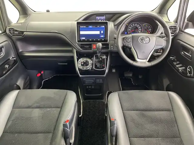 トヨタ ヴォクシー ZS 煌Ⅲ 愛知県 2021(令3)年 2万km イナズマスパーキングブラックガラスフレーク 純正９型ナビ/・Bluetooth/・CD/DVD/・フルセグテレビ/・USB接続/・SD音楽録音/バックカメラ/純正フリップダウンモニター/両側パワースライドドア/衝突軽減ブレーキ/レーンキープアシスト/オートマチックハイビーム/コーナーセンサー/クルーズコントロール/ハーフレザーシート/ビルトインＥＴＣ２．０