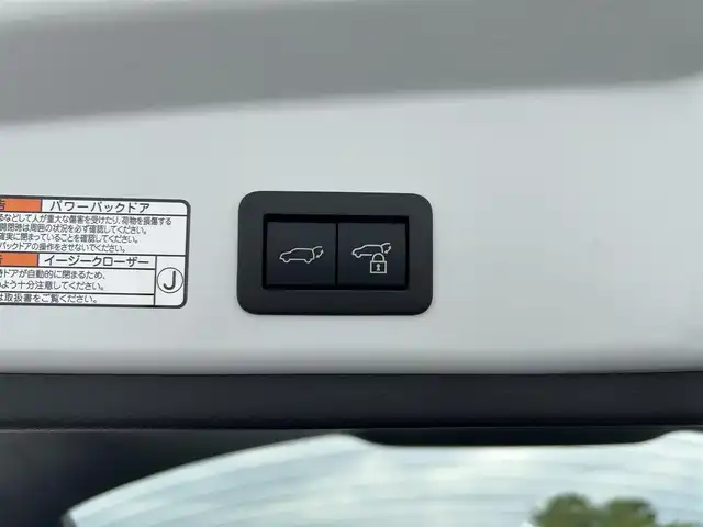 トヨタ カローラ クロス ハイブリッド Z 静岡県 2023(令5)年 2.6万km パール パノラマルーフ/パノラミックビューモニター/9インチディスプレイオーディオ/（ナビ・フルセグTV・AppleCarPlay・AndroidAuto）/トヨタセーフティセンス/・プリクラッシュセーフティ/・レーンキープアシスト/・横滑り防止装置/ブラインドスポットモニター/アクセサリーコンセント１５００W/パワーバックドア/ハーフレザーシート/前席シートヒーター/D席パワーシート/ステアリングヒーター/レーダークルーズコントロール/オートブレーキホールド/電動パーキングブレーキ/純正アルミホイール/純正フロアマット/スマートキー/スペアキー1本/置くだけ充電/保証書/取扱説明書