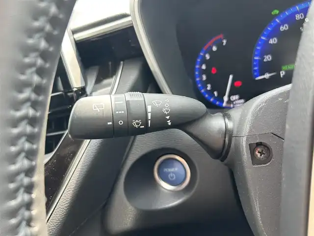 トヨタ カローラ クロス ハイブリッド Z 静岡県 2023(令5)年 2.6万km パール パノラマルーフ/パノラミックビューモニター/9インチディスプレイオーディオ/（ナビ・フルセグTV・AppleCarPlay・AndroidAuto）/トヨタセーフティセンス/・プリクラッシュセーフティ/・レーンキープアシスト/・横滑り防止装置/ブラインドスポットモニター/アクセサリーコンセント１５００W/パワーバックドア/ハーフレザーシート/前席シートヒーター/D席パワーシート/ステアリングヒーター/レーダークルーズコントロール/オートブレーキホールド/電動パーキングブレーキ/純正アルミホイール/純正フロアマット/スマートキー/スペアキー1本/置くだけ充電/保証書/取扱説明書