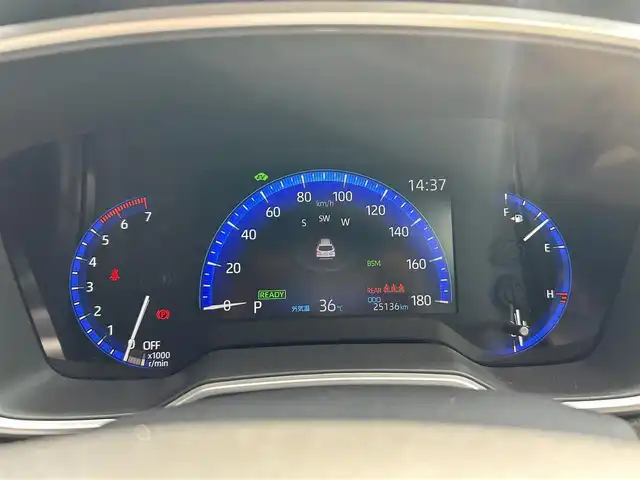 トヨタ カローラ クロス ハイブリッド Z 静岡県 2023(令5)年 2.6万km パール パノラマルーフ/パノラミックビューモニター/9インチディスプレイオーディオ/（ナビ・フルセグTV・AppleCarPlay・AndroidAuto）/トヨタセーフティセンス/・プリクラッシュセーフティ/・レーンキープアシスト/・横滑り防止装置/ブラインドスポットモニター/アクセサリーコンセント１５００W/パワーバックドア/ハーフレザーシート/前席シートヒーター/D席パワーシート/ステアリングヒーター/レーダークルーズコントロール/オートブレーキホールド/電動パーキングブレーキ/純正アルミホイール/純正フロアマット/スマートキー/スペアキー1本/置くだけ充電/保証書/取扱説明書