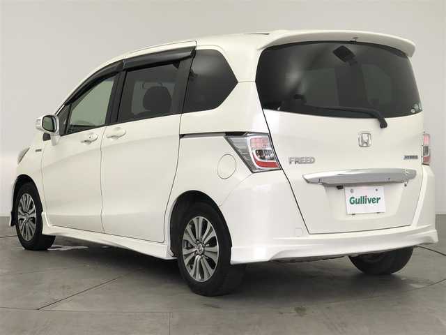ホンダ フリード ハイブリット ジャストセレクション 愛知県 2012(平24)年 6.4万km プレミアムホワイトパール 社外7インチナビ/横滑り防止装置/クルーズコントロール/革巻きステアリング/HIDライト/オートライト/両側パワースライドドア/ETC/純正AW/純正フロアマット/プッシュスタート/スマートキー/スペアキー