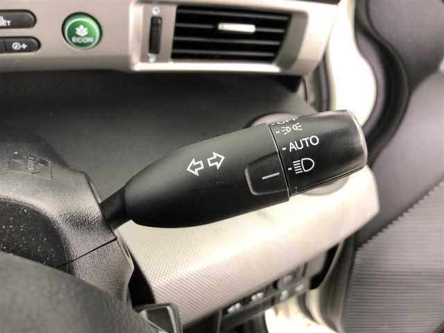 ホンダ フリード ハイブリット ジャストセレクション 愛知県 2012(平24)年 6.4万km プレミアムホワイトパール 社外7インチナビ/横滑り防止装置/クルーズコントロール/革巻きステアリング/HIDライト/オートライト/両側パワースライドドア/ETC/純正AW/純正フロアマット/プッシュスタート/スマートキー/スペアキー