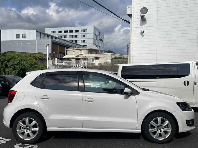 フォルクスワーゲン ポロ TSIハイライン 長崎県 2010(平22)年 5.1万km キャンディホワイト ・社外ナビ（FM/AM/TV/CD/DVD/SD）/・ブルートゥース/・横滑り防止/・ETC/・コーナーセンサー（後方）/・フロアマット