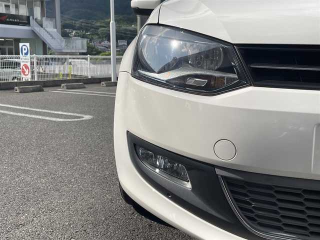 フォルクスワーゲン ポロ TSIハイライン 長崎県 2010(平22)年 5.1万km キャンディホワイト ・社外ナビ（FM/AM/TV/CD/DVD/SD）/・ブルートゥース/・横滑り防止/・ETC/・コーナーセンサー（後方）/・フロアマット
