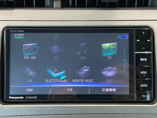 トヨタ プリウス S 岐阜県 2015(平27)年 4.2万km ホワイトパールクリスタルシャイン ワンオーナー　/Ｓｔｒａｄａ製ＳＤナビ／ｂｌｕｅｔｏｏｔｈ／フルセグテレビ／ＣＤ/純正ビルトインETC　/前後ドライブレコーダー　/バックカメラ　/純正15インチアルミホイール　/純正フロアマット　/プッシュスタート/LEDヘッドライト/スマートキー×2/後期モデル/取扱説明書/保証書