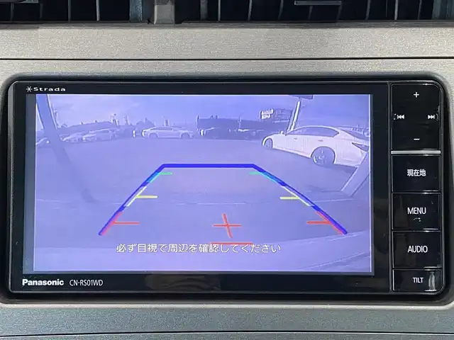 トヨタ プリウス S 岐阜県 2015(平27)年 4.2万km ホワイトパールクリスタルシャイン ワンオーナー　/Ｓｔｒａｄａ製ＳＤナビ／ｂｌｕｅｔｏｏｔｈ／フルセグテレビ／ＣＤ/純正ビルトインETC　/前後ドライブレコーダー　/バックカメラ　/純正15インチアルミホイール　/純正フロアマット　/プッシュスタート/LEDヘッドライト/スマートキー×2/後期モデル/取扱説明書/保証書