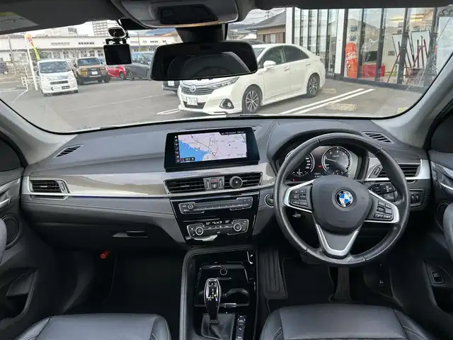 ＢＭＷ Ｘ１ xDrive 18d xライン 長崎県 2019(令1)年 9.8万km グレイシャーシルバー 純正ナビ(FM/AM/BT/フルセグTV)/プッシュスタート/スマートキー/4WD/ディーゼルターボ/MTモード付AT/レーダークルーズコントロール/ETC/バックカメラ/前後ドラレコ/社外フロアマット/純正19インチアルミホイール/前席パワーシート(運転席メモリー機能付)/ハーフレザーシート/ルーフレール/ABS/横滑り防止装置/クリアランスソナー/オートライト/ダウンヒルアシスト/LEDヘッドライト/ダブル・サイドエアバッグ/カーテンエアバッグ/ISOFIX/取扱説明書/保証書/スペアキー1本