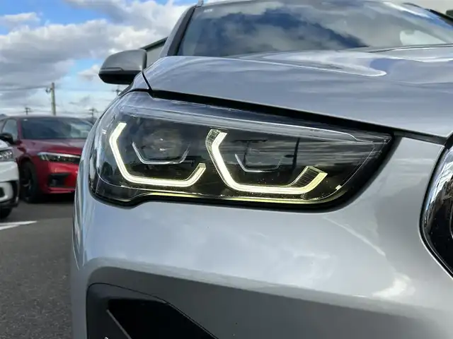 ＢＭＷ Ｘ１ xDrive 18d xライン 長崎県 2019(令1)年 9.8万km グレイシャーシルバー 純正ナビ(FM/AM/BT/フルセグTV)/プッシュスタート/スマートキー/4WD/ディーゼルターボ/MTモード付AT/レーダークルーズコントロール/ETC/バックカメラ/前後ドラレコ/社外フロアマット/純正19インチアルミホイール/前席パワーシート(運転席メモリー機能付)/ハーフレザーシート/ルーフレール/ABS/横滑り防止装置/クリアランスソナー/オートライト/ダウンヒルアシスト/LEDヘッドライト/ダブル・サイドエアバッグ/カーテンエアバッグ/ISOFIX/取扱説明書/保証書/スペアキー1本