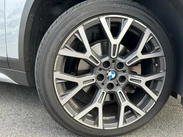 ＢＭＷ Ｘ１ xDrive 18d xライン 長崎県 2019(令1)年 9.8万km グレイシャーシルバー 純正ナビ(FM/AM/BT/フルセグTV)/プッシュスタート/スマートキー/4WD/ディーゼルターボ/MTモード付AT/レーダークルーズコントロール/ETC/バックカメラ/前後ドラレコ/社外フロアマット/純正19インチアルミホイール/前席パワーシート(運転席メモリー機能付)/ハーフレザーシート/ルーフレール/ABS/横滑り防止装置/クリアランスソナー/オートライト/ダウンヒルアシスト/LEDヘッドライト/ダブル・サイドエアバッグ/カーテンエアバッグ/ISOFIX/取扱説明書/保証書/スペアキー1本