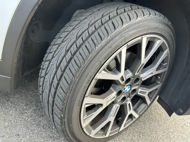 ＢＭＷ Ｘ１ xDrive 18d xライン 長崎県 2019(令1)年 9.8万km グレイシャーシルバー 純正ナビ(FM/AM/BT/フルセグTV)/プッシュスタート/スマートキー/4WD/ディーゼルターボ/MTモード付AT/レーダークルーズコントロール/ETC/バックカメラ/前後ドラレコ/社外フロアマット/純正19インチアルミホイール/前席パワーシート(運転席メモリー機能付)/ハーフレザーシート/ルーフレール/ABS/横滑り防止装置/クリアランスソナー/オートライト/ダウンヒルアシスト/LEDヘッドライト/ダブル・サイドエアバッグ/カーテンエアバッグ/ISOFIX/取扱説明書/保証書/スペアキー1本