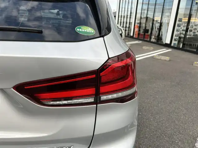 ＢＭＷ Ｘ１ xDrive 18d xライン 長崎県 2019(令1)年 9.8万km グレイシャーシルバー 純正ナビ(FM/AM/BT/フルセグTV)/プッシュスタート/スマートキー/4WD/ディーゼルターボ/MTモード付AT/レーダークルーズコントロール/ETC/バックカメラ/前後ドラレコ/社外フロアマット/純正19インチアルミホイール/前席パワーシート(運転席メモリー機能付)/ハーフレザーシート/ルーフレール/ABS/横滑り防止装置/クリアランスソナー/オートライト/ダウンヒルアシスト/LEDヘッドライト/ダブル・サイドエアバッグ/カーテンエアバッグ/ISOFIX/取扱説明書/保証書/スペアキー1本