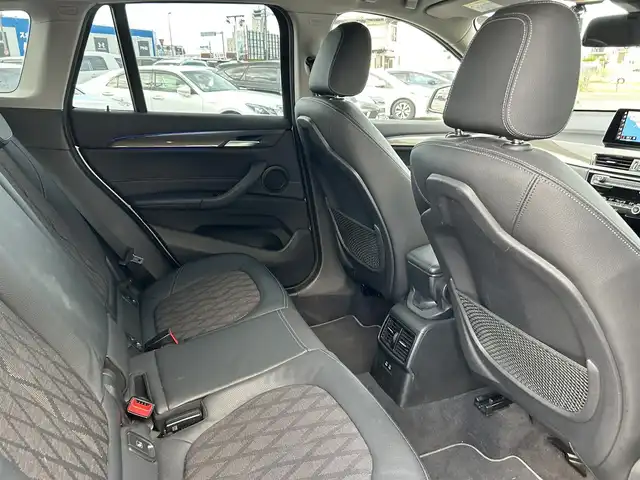 ＢＭＷ Ｘ１ xDrive 18d xライン 長崎県 2019(令1)年 9.8万km グレイシャーシルバー 純正ナビ(FM/AM/BT/フルセグTV)/プッシュスタート/スマートキー/4WD/ディーゼルターボ/MTモード付AT/レーダークルーズコントロール/ETC/バックカメラ/前後ドラレコ/社外フロアマット/純正19インチアルミホイール/前席パワーシート(運転席メモリー機能付)/ハーフレザーシート/ルーフレール/ABS/横滑り防止装置/クリアランスソナー/オートライト/ダウンヒルアシスト/LEDヘッドライト/ダブル・サイドエアバッグ/カーテンエアバッグ/ISOFIX/取扱説明書/保証書/スペアキー1本