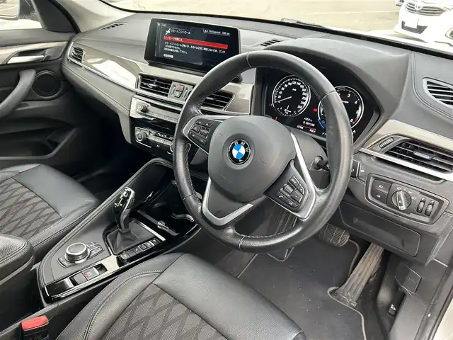 ＢＭＷ Ｘ１ xDrive 18d xライン 長崎県 2019(令1)年 9.8万km グレイシャーシルバー 純正ナビ(FM/AM/BT/フルセグTV)/プッシュスタート/スマートキー/4WD/ディーゼルターボ/MTモード付AT/レーダークルーズコントロール/ETC/バックカメラ/前後ドラレコ/社外フロアマット/純正19インチアルミホイール/前席パワーシート(運転席メモリー機能付)/ハーフレザーシート/ルーフレール/ABS/横滑り防止装置/クリアランスソナー/オートライト/ダウンヒルアシスト/LEDヘッドライト/ダブル・サイドエアバッグ/カーテンエアバッグ/ISOFIX/取扱説明書/保証書/スペアキー1本