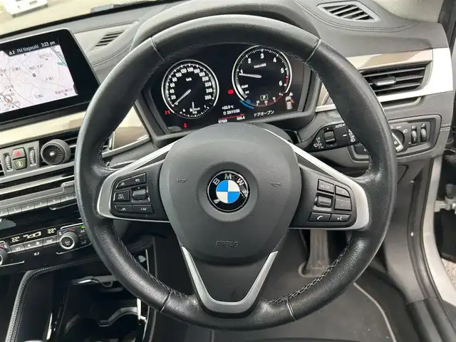 ＢＭＷ Ｘ１ xDrive 18d xライン 長崎県 2019(令1)年 9.8万km グレイシャーシルバー 純正ナビ(FM/AM/BT/フルセグTV)/プッシュスタート/スマートキー/4WD/ディーゼルターボ/MTモード付AT/レーダークルーズコントロール/ETC/バックカメラ/前後ドラレコ/社外フロアマット/純正19インチアルミホイール/前席パワーシート(運転席メモリー機能付)/ハーフレザーシート/ルーフレール/ABS/横滑り防止装置/クリアランスソナー/オートライト/ダウンヒルアシスト/LEDヘッドライト/ダブル・サイドエアバッグ/カーテンエアバッグ/ISOFIX/取扱説明書/保証書/スペアキー1本