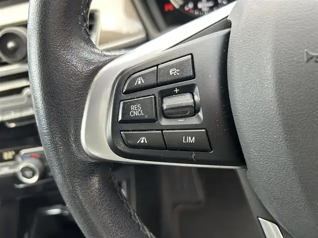 ＢＭＷ Ｘ１ xDrive 18d xライン 長崎県 2019(令1)年 9.8万km グレイシャーシルバー 純正ナビ(FM/AM/BT/フルセグTV)/プッシュスタート/スマートキー/4WD/ディーゼルターボ/MTモード付AT/レーダークルーズコントロール/ETC/バックカメラ/前後ドラレコ/社外フロアマット/純正19インチアルミホイール/前席パワーシート(運転席メモリー機能付)/ハーフレザーシート/ルーフレール/ABS/横滑り防止装置/クリアランスソナー/オートライト/ダウンヒルアシスト/LEDヘッドライト/ダブル・サイドエアバッグ/カーテンエアバッグ/ISOFIX/取扱説明書/保証書/スペアキー1本