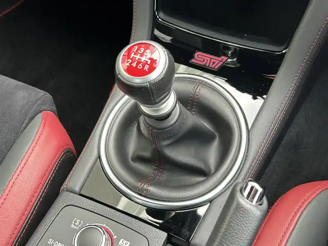 スバル ＷＲＸ ＳＴＩ STI タイプS 静岡県 2019(令1)年 2.9万km クリスタルホワイトP アプライドモデル最終Ｆ型/アドバンスドセイフティＰＫＧ/大型リヤスポイラー/ＲＥＣＡＲＯシート/シートヒーター/純正８型ナビ/フルセグTV/DVD再生/ＦＳＢカメラ/ETC/ＳＲＶＤ/ハイビームアシスト/ＬＥＤライナー/LEDヘッドライト/オートライト/前席パワーシート/純正フロアマット/純正１９ＡＷ