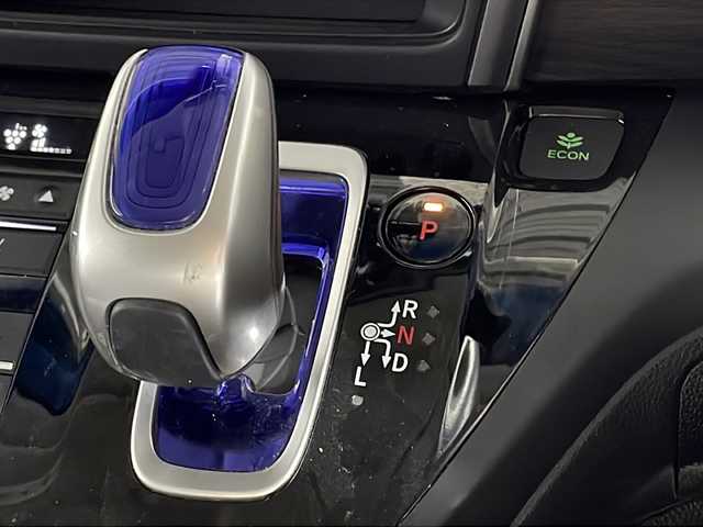 ホンダ フリード＋ ハイブリット EX 沖縄県 2019(平31)年 5.8万km フォレストグリーンパール 県外仕入 /禁煙車 /純正9インチナビ　/（フルセグTV　Bluetooth接続　CD DVD再生）/両側パワーバックドア　/バックカメラ　/コーナーセンサー　/ドライブレコーダー　/ETC　/シートヒーター　/純正アルミホイール/純正フロアマット/革巻きステアリング/ドアバイザー