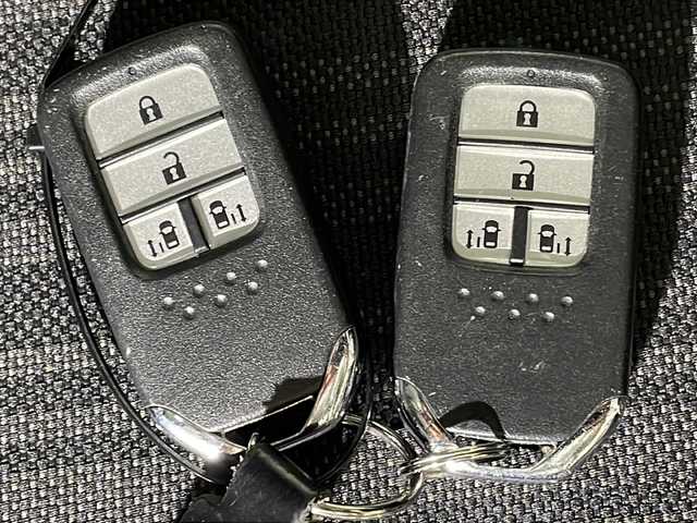 ホンダ フリード＋ ハイブリット EX 沖縄県 2019(平31)年 5.8万km フォレストグリーンパール 県外仕入 /禁煙車 /純正9インチナビ　/（フルセグTV　Bluetooth接続　CD DVD再生）/両側パワーバックドア　/バックカメラ　/コーナーセンサー　/ドライブレコーダー　/ETC　/シートヒーター　/純正アルミホイール/純正フロアマット/革巻きステアリング/ドアバイザー