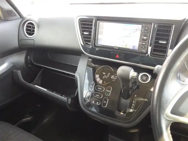 日産 デイズ ルークス HWS X Vセレ +SeftyⅡ 千葉県 2015(平27)年 4.6万km ブラック エマージェンシーブレーキ/左パワースライドドア/右イージークローザードア/社外SDナビ/ワンセグTV/【CD再生機能】/アラウンドビューモニター/革巻きステアリング/HIDヘッドライト/フォグライト/ウインカーミラー/純正14インチアルミホイル/インテリジェントキー