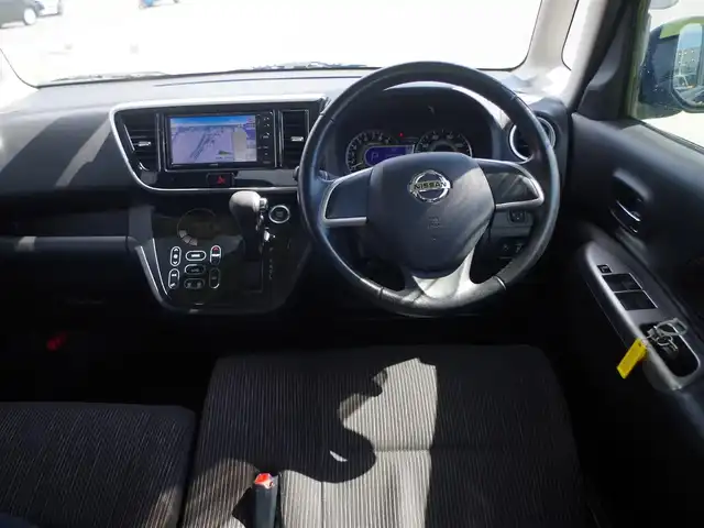 日産 デイズ ルークス HWS X Vセレ +SeftyⅡ 千葉県 2015(平27)年 4.6万km ブラック エマージェンシーブレーキ/左パワースライドドア/右イージークローザードア/社外SDナビ/ワンセグTV/【CD再生機能】/アラウンドビューモニター/革巻きステアリング/HIDヘッドライト/フォグライト/ウインカーミラー/純正14インチアルミホイル/インテリジェントキー