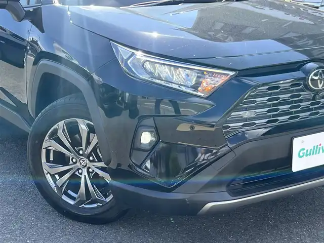 トヨタ ＲＡＶ４ G 京都府 2023(令5)年 3.9万km アティチュードブラックマイカ  ワンオーナー/ ダイナミックトルクコントロール4WD/ プッシュ式マルチテレインセレクト/ セーフティセンス/ パーキングサポートブレーキ/ ブラインドスポットモニター/ 10.5インチコネクテッドディスプレイオーディオ/・　パノラミックビューモニター/・　フルセグTV/・　BTオーディオ/ ディスプレイオーディオプラス/・　車載ナビ/・　FM多重VICS/ デジタルインナーミラー/ 黒合皮レザーシート/・　前席シートヒーター/エアーシート/・　D席パワーシート・メモリーシート/ ハンドルヒーター/ ビルトインETC2.0/ 12.3インチTFTカラーメーター/・　マルチインフォメーションディスプレイ内蔵/ 3灯式LEDヘッドランプ/・　LEDフロントフォグランプ/ パワーバックドア/ 充電用Cタイプソケット２個/ USBソケット/ 純正18インチアルミホイール/ レーダークルーズコントロール/ 純正フロアマット/ 新車時保証書/ 車両取説