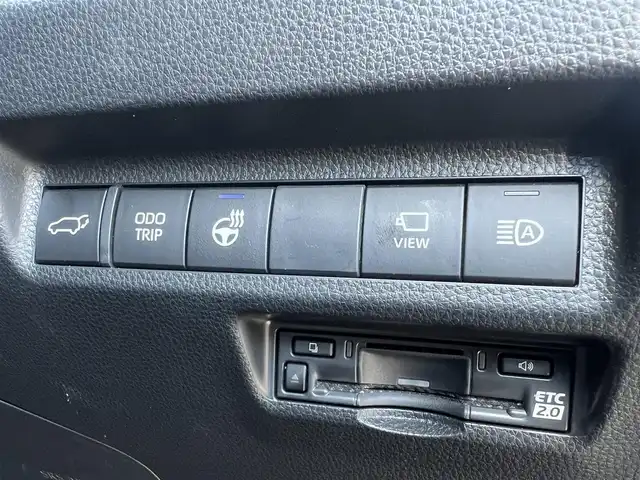 トヨタ ＲＡＶ４ G 京都府 2023(令5)年 3.9万km アティチュードブラックマイカ  ワンオーナー/ ダイナミックトルクコントロール4WD/ プッシュ式マルチテレインセレクト/ セーフティセンス/ パーキングサポートブレーキ/ ブラインドスポットモニター/ 10.5インチコネクテッドディスプレイオーディオ/・　パノラミックビューモニター/・　フルセグTV/・　BTオーディオ/ ディスプレイオーディオプラス/・　車載ナビ/・　FM多重VICS/ デジタルインナーミラー/ 黒合皮レザーシート/・　前席シートヒーター/エアーシート/・　D席パワーシート・メモリーシート/ ハンドルヒーター/ ビルトインETC2.0/ 12.3インチTFTカラーメーター/・　マルチインフォメーションディスプレイ内蔵/ 3灯式LEDヘッドランプ/・　LEDフロントフォグランプ/ パワーバックドア/ 充電用Cタイプソケット２個/ USBソケット/ 純正18インチアルミホイール/ レーダークルーズコントロール/ 純正フロアマット/ 新車時保証書/ 車両取説