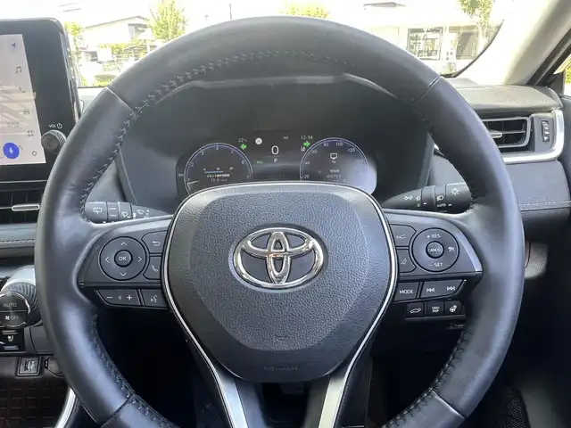 トヨタ ＲＡＶ４ G 京都府 2023(令5)年 3.9万km アティチュードブラックマイカ  ワンオーナー/ ダイナミックトルクコントロール4WD/ プッシュ式マルチテレインセレクト/ セーフティセンス/ パーキングサポートブレーキ/ ブラインドスポットモニター/ 10.5インチコネクテッドディスプレイオーディオ/・　パノラミックビューモニター/・　フルセグTV/・　BTオーディオ/ ディスプレイオーディオプラス/・　車載ナビ/・　FM多重VICS/ デジタルインナーミラー/ 黒合皮レザーシート/・　前席シートヒーター/エアーシート/・　D席パワーシート・メモリーシート/ ハンドルヒーター/ ビルトインETC2.0/ 12.3インチTFTカラーメーター/・　マルチインフォメーションディスプレイ内蔵/ 3灯式LEDヘッドランプ/・　LEDフロントフォグランプ/ パワーバックドア/ 充電用Cタイプソケット２個/ USBソケット/ 純正18インチアルミホイール/ レーダークルーズコントロール/ 純正フロアマット/ 新車時保証書/ 車両取説