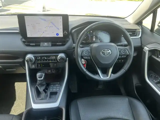 トヨタ ＲＡＶ４ G 京都府 2023(令5)年 3.9万km アティチュードブラックマイカ  ワンオーナー/ ダイナミックトルクコントロール4WD/ プッシュ式マルチテレインセレクト/ セーフティセンス/ パーキングサポートブレーキ/ ブラインドスポットモニター/ 10.5インチコネクテッドディスプレイオーディオ/・　パノラミックビューモニター/・　フルセグTV/・　BTオーディオ/ ディスプレイオーディオプラス/・　車載ナビ/・　FM多重VICS/ デジタルインナーミラー/ 黒合皮レザーシート/・　前席シートヒーター/エアーシート/・　D席パワーシート・メモリーシート/ ハンドルヒーター/ ビルトインETC2.0/ 12.3インチTFTカラーメーター/・　マルチインフォメーションディスプレイ内蔵/ 3灯式LEDヘッドランプ/・　LEDフロントフォグランプ/ パワーバックドア/ 充電用Cタイプソケット２個/ USBソケット/ 純正18インチアルミホイール/ レーダークルーズコントロール/ 純正フロアマット/ 新車時保証書/ 車両取説