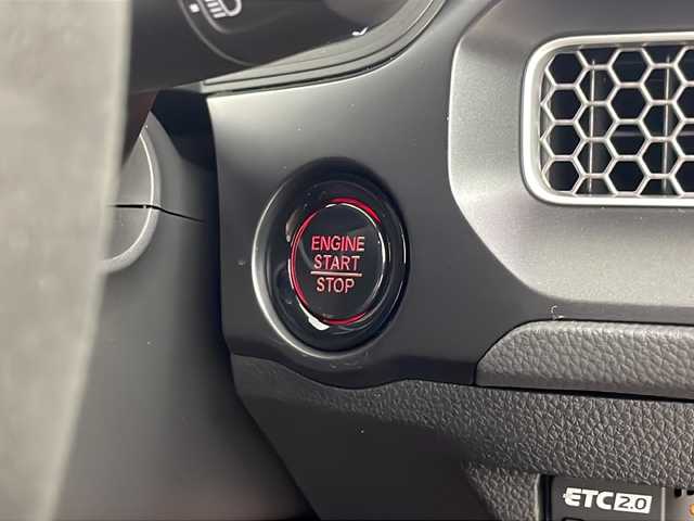 ホンダ シビック タイプR 埼玉県 2025(令7)年 0.1万km チャンピオンシップホワイト 9インチHondaconectディスプレイ/バックカメラ/ホンダセンシング/2.0ビルトインETC/USB端子/純正アルミホイール/LEDヘッドライト/社外フロアマット/コーナーセンサー/プッシュスタート/スマートキー/スペアキー/フルセグテレビ/オートライト/オートハイビーム/禁煙車