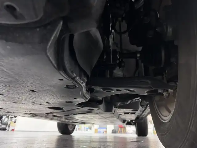 トヨタ ＲＡＶ４ G 三重県 2022(令4)年 2.1万km アティチュードブラックマイカ ガソリン/フルタイム4WD/MTモード付フロアCVT/純正 9インチナビ/（AM/FM/USB/iPod/Bluetooth/Miracast/TV/CarPlay/AndroidAuto）/【OP】パノラミックビューモニター/モデリスタエアロ/ビルトイン ETC/Toyota Safety Sense/・プリクラッシュセーフティ/・レーントレーシングアシスト/・レーダークルコン/・オートハイビーム/・ロードサインアシスト/・ブラインドスポットモニター＆リヤクロストラフィックオートブレーキ/・パーキングサポートブレーキ（後方接近車両＋静止物）/・先行車発進告知機能/など/装備/・ブラックレザーシート（合皮）/・快適温熱シート＋ベンチレーション（D/N）/・ステアリングヒーター/・メモリーパワーシート（D8way・電動ランバーサポート付）/・パワーバックドア/・ステアリングスイッチ/・オートライト/・LED ヘッドランプ＆フロントフォグランプ/・左右独立オートエアコン/・プッシュスタート/・スマートキーx1/・自動防眩ルームミラー/・純正18inAW/・保/など