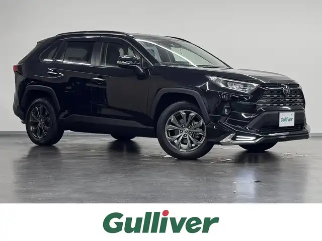 トヨタ ＲＡＶ４ G 三重県 2022(令4)年 2.1万km アティチュードブラックマイカ ガソリン/フルタイム4WD/MTモード付フロアCVT/純正 9インチナビ/（AM/FM/USB/iPod/Bluetooth/Miracast/TV/CarPlay/AndroidAuto）/【OP】パノラミックビューモニター/モデリスタエアロ/ビルトイン ETC/Toyota Safety Sense/・プリクラッシュセーフティ/・レーントレーシングアシスト/・レーダークルコン/・オートハイビーム/・ロードサインアシスト/・ブラインドスポットモニター＆リヤクロストラフィックオートブレーキ/・パーキングサポートブレーキ（後方接近車両＋静止物）/・先行車発進告知機能/など/装備/・ブラックレザーシート（合皮）/・快適温熱シート＋ベンチレーション（D/N）/・ステアリングヒーター/・メモリーパワーシート（D8way・電動ランバーサポート付）/・パワーバックドア/・ステアリングスイッチ/・オートライト/・LED ヘッドランプ＆フロントフォグランプ/・左右独立オートエアコン/・プッシュスタート/・スマートキーx1/・自動防眩ルームミラー/・純正18inAW/・保/など