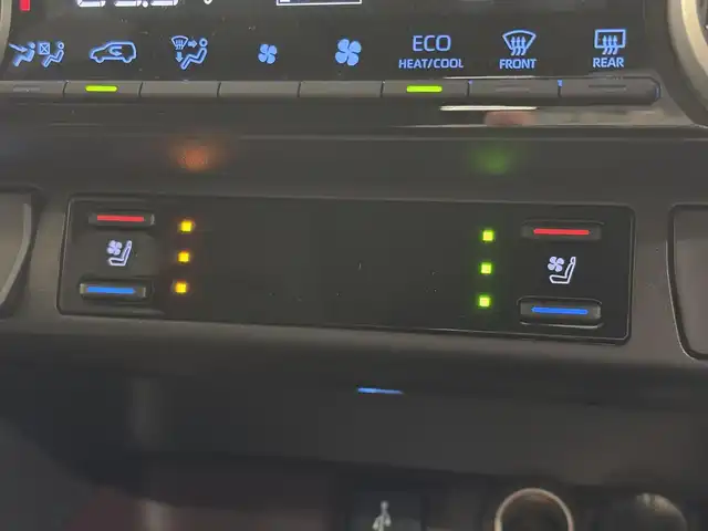 トヨタ ＲＡＶ４ G 三重県 2022(令4)年 2.1万km アティチュードブラックマイカ ガソリン/フルタイム4WD/MTモード付フロアCVT/純正 9インチナビ/（AM/FM/USB/iPod/Bluetooth/Miracast/TV/CarPlay/AndroidAuto）/【OP】パノラミックビューモニター/モデリスタエアロ/ビルトイン ETC/Toyota Safety Sense/・プリクラッシュセーフティ/・レーントレーシングアシスト/・レーダークルコン/・オートハイビーム/・ロードサインアシスト/・ブラインドスポットモニター＆リヤクロストラフィックオートブレーキ/・パーキングサポートブレーキ（後方接近車両＋静止物）/・先行車発進告知機能/など/装備/・ブラックレザーシート（合皮）/・快適温熱シート＋ベンチレーション（D/N）/・ステアリングヒーター/・メモリーパワーシート（D8way・電動ランバーサポート付）/・パワーバックドア/・ステアリングスイッチ/・オートライト/・LED ヘッドランプ＆フロントフォグランプ/・左右独立オートエアコン/・プッシュスタート/・スマートキーx1/・自動防眩ルームミラー/・純正18inAW/・保/など