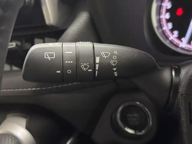 トヨタ ＲＡＶ４ G 三重県 2022(令4)年 2.1万km アティチュードブラックマイカ ガソリン/フルタイム4WD/MTモード付フロアCVT/純正 9インチナビ/（AM/FM/USB/iPod/Bluetooth/Miracast/TV/CarPlay/AndroidAuto）/【OP】パノラミックビューモニター/モデリスタエアロ/ビルトイン ETC/Toyota Safety Sense/・プリクラッシュセーフティ/・レーントレーシングアシスト/・レーダークルコン/・オートハイビーム/・ロードサインアシスト/・ブラインドスポットモニター＆リヤクロストラフィックオートブレーキ/・パーキングサポートブレーキ（後方接近車両＋静止物）/・先行車発進告知機能/など/装備/・ブラックレザーシート（合皮）/・快適温熱シート＋ベンチレーション（D/N）/・ステアリングヒーター/・メモリーパワーシート（D8way・電動ランバーサポート付）/・パワーバックドア/・ステアリングスイッチ/・オートライト/・LED ヘッドランプ＆フロントフォグランプ/・左右独立オートエアコン/・プッシュスタート/・スマートキーx1/・自動防眩ルームミラー/・純正18inAW/・保/など