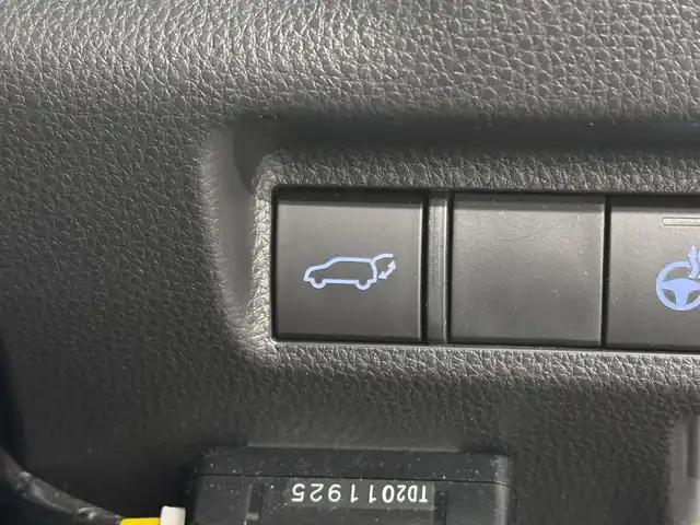 トヨタ ＲＡＶ４ G 三重県 2022(令4)年 2.1万km アティチュードブラックマイカ ガソリン/フルタイム4WD/MTモード付フロアCVT/純正 9インチナビ/（AM/FM/USB/iPod/Bluetooth/Miracast/TV/CarPlay/AndroidAuto）/【OP】パノラミックビューモニター/モデリスタエアロ/ビルトイン ETC/Toyota Safety Sense/・プリクラッシュセーフティ/・レーントレーシングアシスト/・レーダークルコン/・オートハイビーム/・ロードサインアシスト/・ブラインドスポットモニター＆リヤクロストラフィックオートブレーキ/・パーキングサポートブレーキ（後方接近車両＋静止物）/・先行車発進告知機能/など/装備/・ブラックレザーシート（合皮）/・快適温熱シート＋ベンチレーション（D/N）/・ステアリングヒーター/・メモリーパワーシート（D8way・電動ランバーサポート付）/・パワーバックドア/・ステアリングスイッチ/・オートライト/・LED ヘッドランプ＆フロントフォグランプ/・左右独立オートエアコン/・プッシュスタート/・スマートキーx1/・自動防眩ルームミラー/・純正18inAW/・保/など