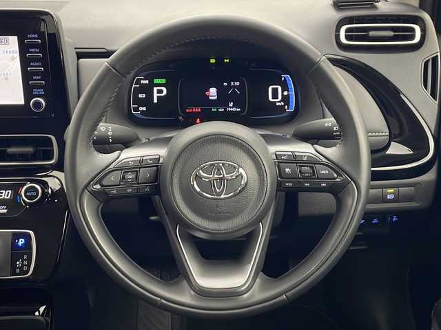 トヨタ アクア G 秋田県 2024(令6)年 2万km ブラックマイカ 4WD/純正メモリナビ　/AM/FM/Bluetooth/バックカメラ　/衝突被害軽減システム　/レーダークルーズコントロール　/レーンキープアシスト　/横滑り防止装置　/寒冷地仕様　/ワイパーデアイサー　/LEDヘッドライト　/ETC　/プッシュスタート/スペアキー/前後コーナーセンサー/AC１００V/オートマチックハイビーム/電動格納ミラー/純正ホイールキャップ