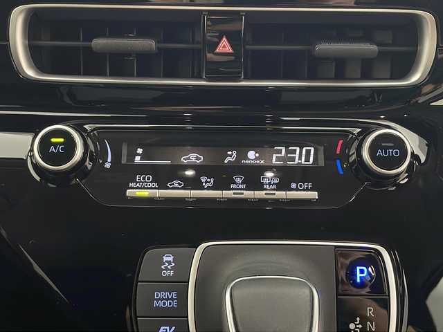 トヨタ アクア G 秋田県 2024(令6)年 2万km ブラックマイカ 4WD/純正メモリナビ　/AM/FM/Bluetooth/バックカメラ　/衝突被害軽減システム　/レーダークルーズコントロール　/レーンキープアシスト　/横滑り防止装置　/寒冷地仕様　/ワイパーデアイサー　/LEDヘッドライト　/ETC　/プッシュスタート/スペアキー/前後コーナーセンサー/AC１００V/オートマチックハイビーム/電動格納ミラー/純正ホイールキャップ