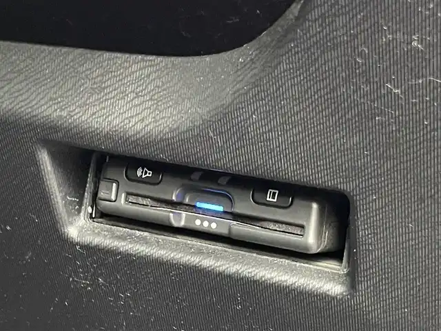 トヨタ アクア 山梨県 2018(平30)年 9.2万km ホワイトパールクリスタルシャイン (株)IDOMが運営する【じしゃロン甲府店】の自社ローン専用車両になります。/こちらは現金またはオートローンご利用時の価格です。自社ローンご希望の方は別途その旨お申付け下さい/純正SDナビ/・型式　NSCN-W68/TV・CD・BT接続/バックカメラ/ETC/レーンキープアシスト/スマートキーｘ２