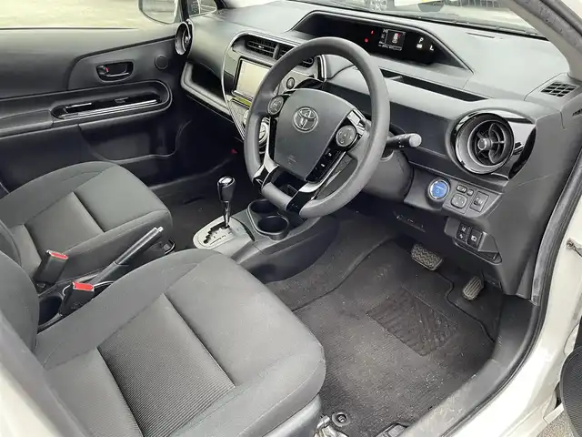 トヨタ アクア 山梨県 2018(平30)年 9.2万km ホワイトパールクリスタルシャイン (株)IDOMが運営する【じしゃロン甲府店】の自社ローン専用車両になります。/こちらは現金またはオートローンご利用時の価格です。自社ローンご希望の方は別途その旨お申付け下さい/純正SDナビ/・型式　NSCN-W68/TV・CD・BT接続/バックカメラ/ETC/レーンキープアシスト/スマートキーｘ２