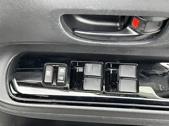 トヨタ アクア 山梨県 2018(平30)年 9.2万km ホワイトパールクリスタルシャイン (株)IDOMが運営する【じしゃロン甲府店】の自社ローン専用車両になります。/こちらは現金またはオートローンご利用時の価格です。自社ローンご希望の方は別途その旨お申付け下さい/純正SDナビ/・型式　NSCN-W68/TV・CD・BT接続/バックカメラ/ETC/レーンキープアシスト/スマートキーｘ２