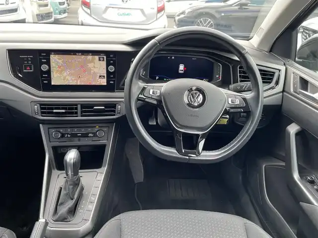 フォルクスワーゲン ポロ TSIコンフォートライン 愛知県 2018(平30)年 4万km 黒 メーカーＳＤナビ/Ｂカメラ　/ＥＴＣ　/ＤＴＶ　/ＢＴ　/ＵＳＢ　/コーナーセンサー　/パークアシスト　/ステアリングスイッチ　/レーダークルーズコントロール　/ＬＥＤヘッドライト　/アクティブインフォディスプレイ/社外ドラレコ/アイドリングストップ/スペアキーあり