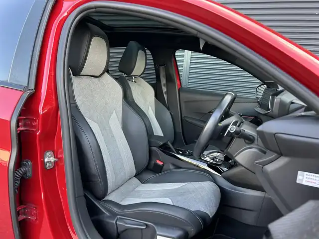 プジョー ２０８ GT ライン 茨城県 2020(令2)年 4.1万km 赤 パノラミックGR /衝突軽減B /ACC /レ-ンキ-プアシスト /ブラインドスポットモニタ- /パ-キングアシスト /ディスプレイOD /CarPlay /BT /USB /LEDヘッドライト /オートハイビーム /半革 /パドルシフト /ETC2.0 /ドラレコ /禁煙車